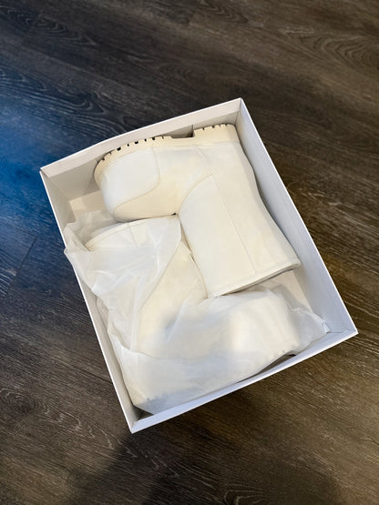 OFF WHITE LAMB BOOTS