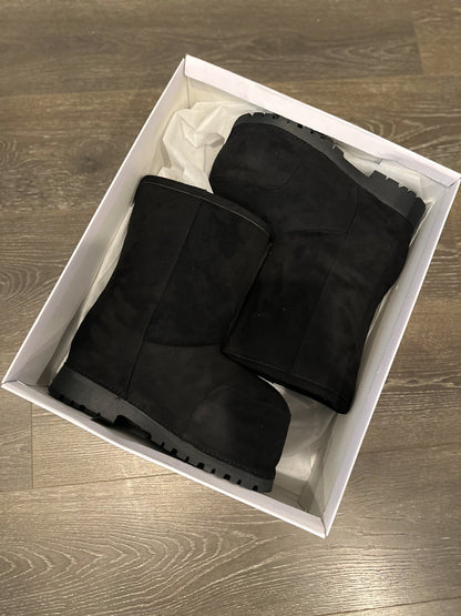 BLACK SHEEP SUEDE BOOTS